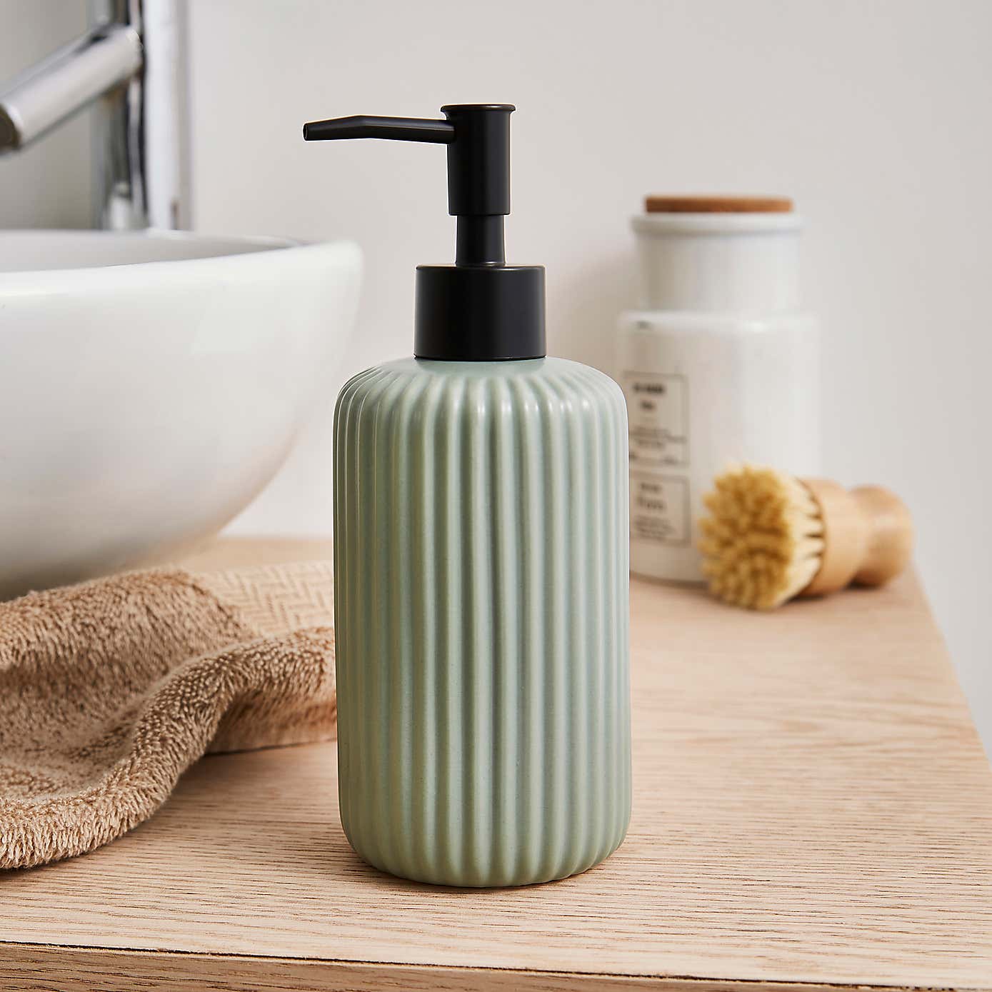 Ribbed Lotion Dispenser — Lilypad